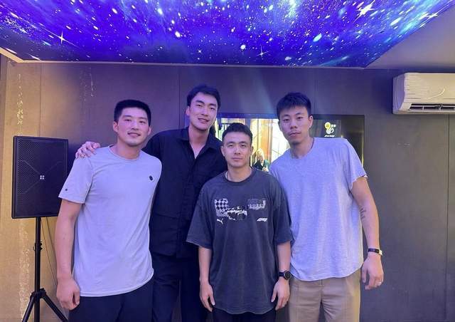 九游体育网页版-CBA新消息，张镇麟抵达上海，李晓旭转型辅佐杨鸣 多队争夺萨姆纳