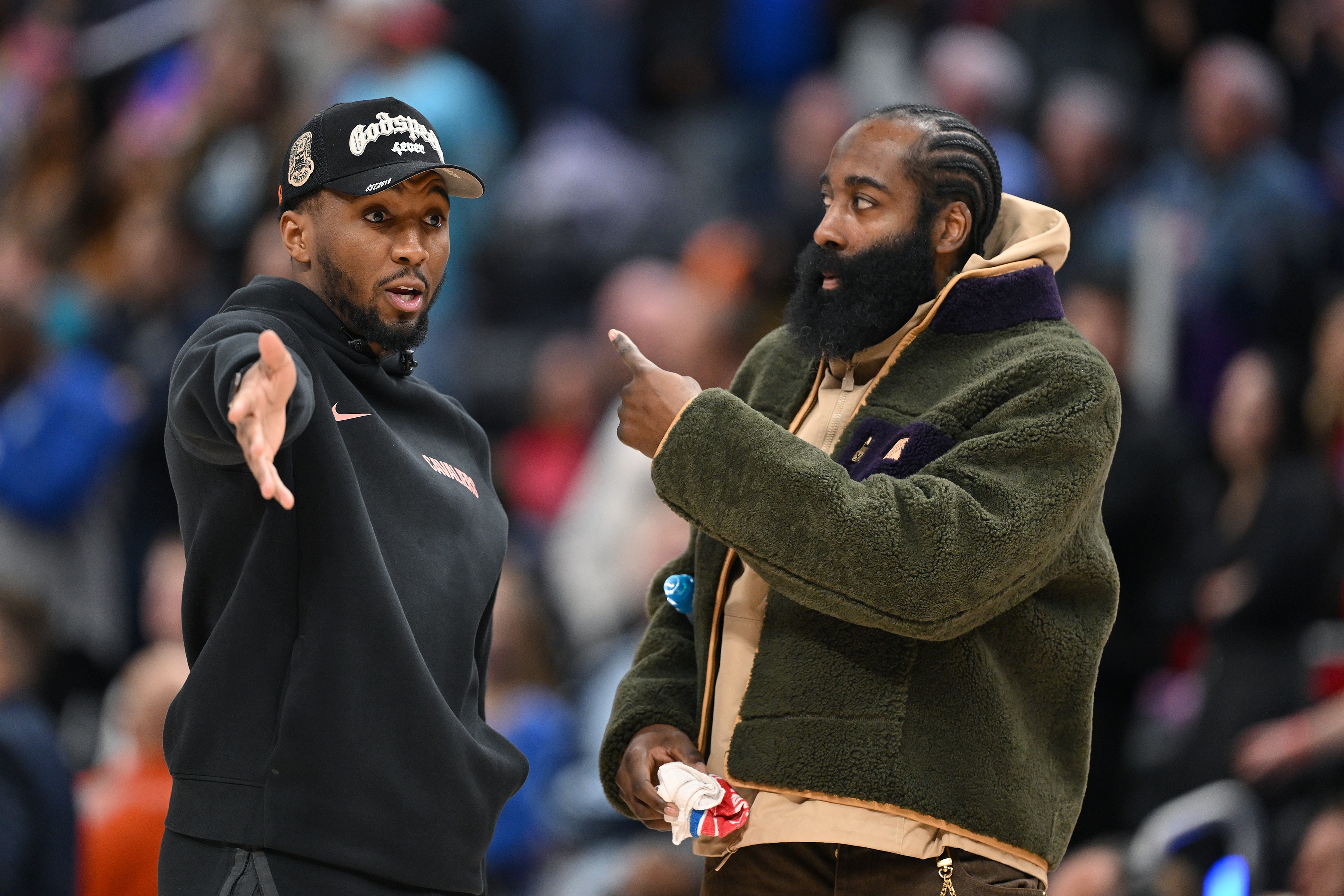 九游体育网页版-米切尔：哈登吸引了大量防守 最好选择是我退后一步让他掌控比赛